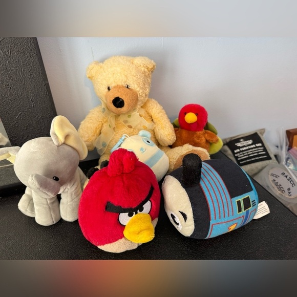 Stuffie Lot! 6 stuffed animals packaged for your little one. Like new. - Picture 1 of 6